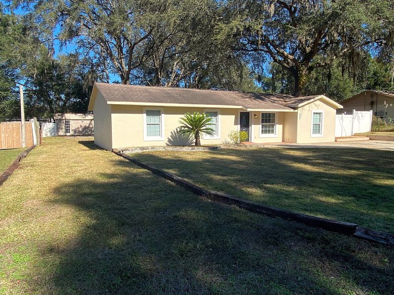 4 bedroom home for sale near Lake Weir on oversized fenced lot with out-building and beautiful trees